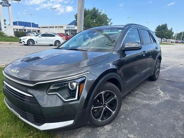 2024 Kia Niro LX — photo 1 of 8