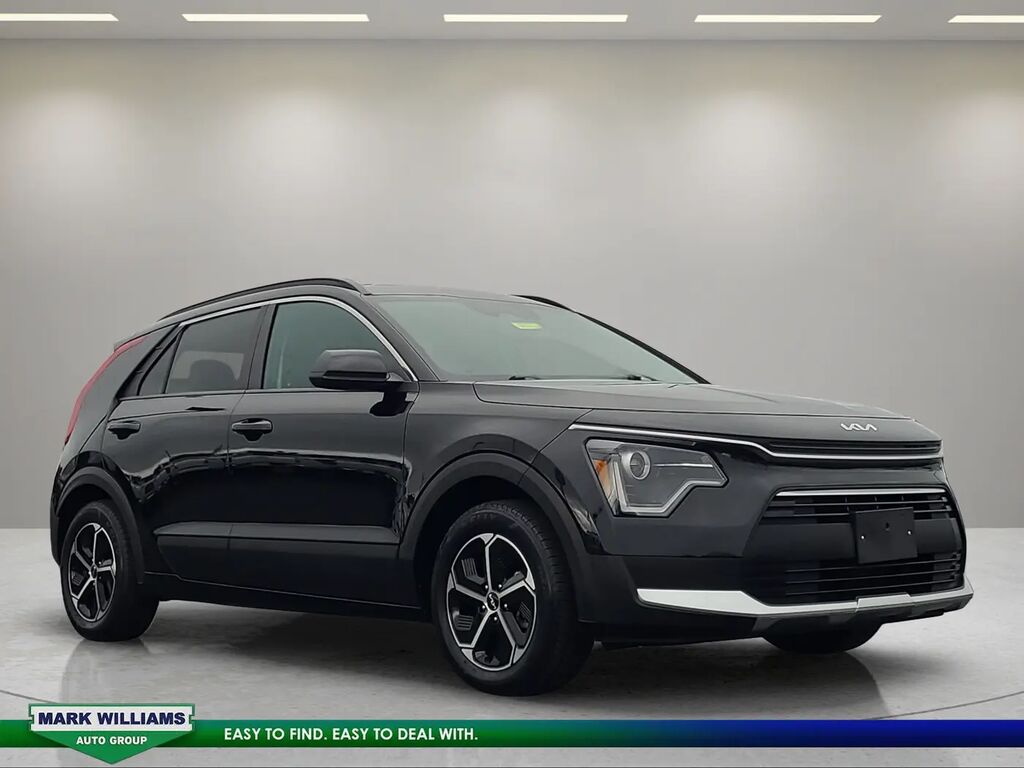 2025 Kia Niro LX — photo 1 of 12
