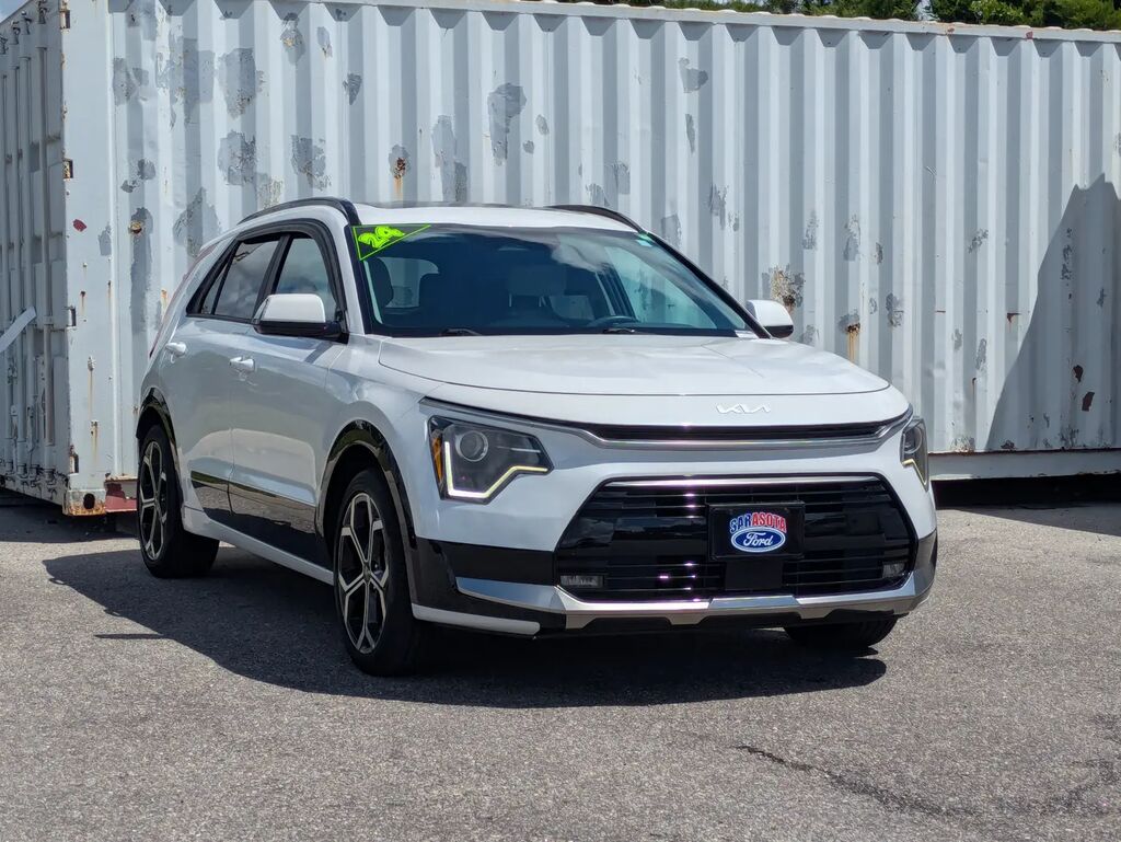 2024 Kia Niro EX Touring — photo 1 of 26