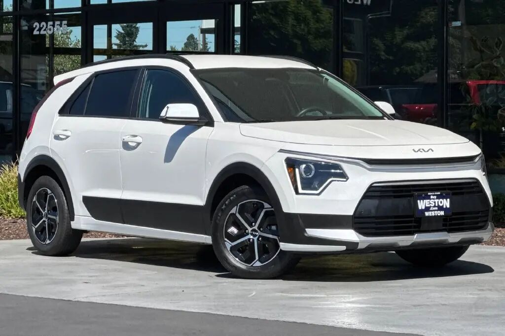 2025 Kia Niro EX — photo 1 of 13