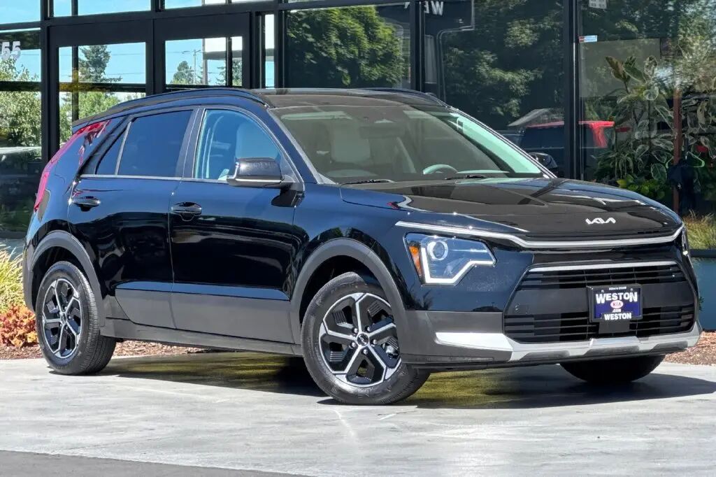 2025 Kia Niro EX — photo 1 of 13