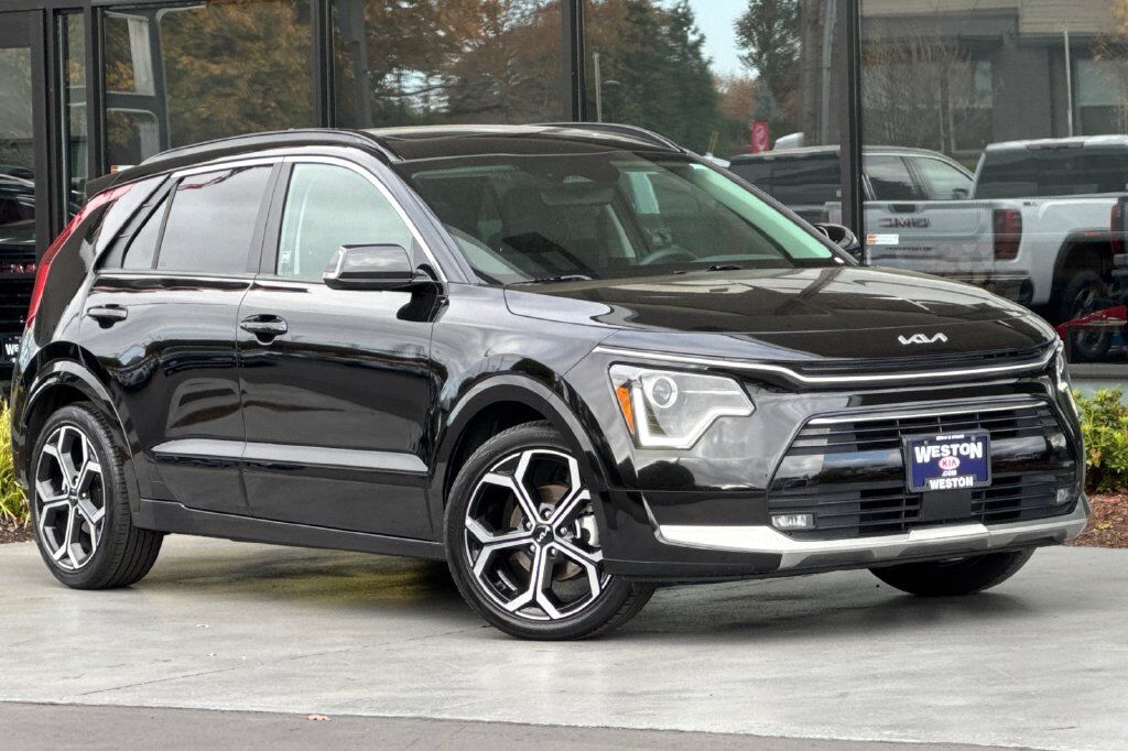 2023 Kia Niro EX Touring — photo 1 of 13