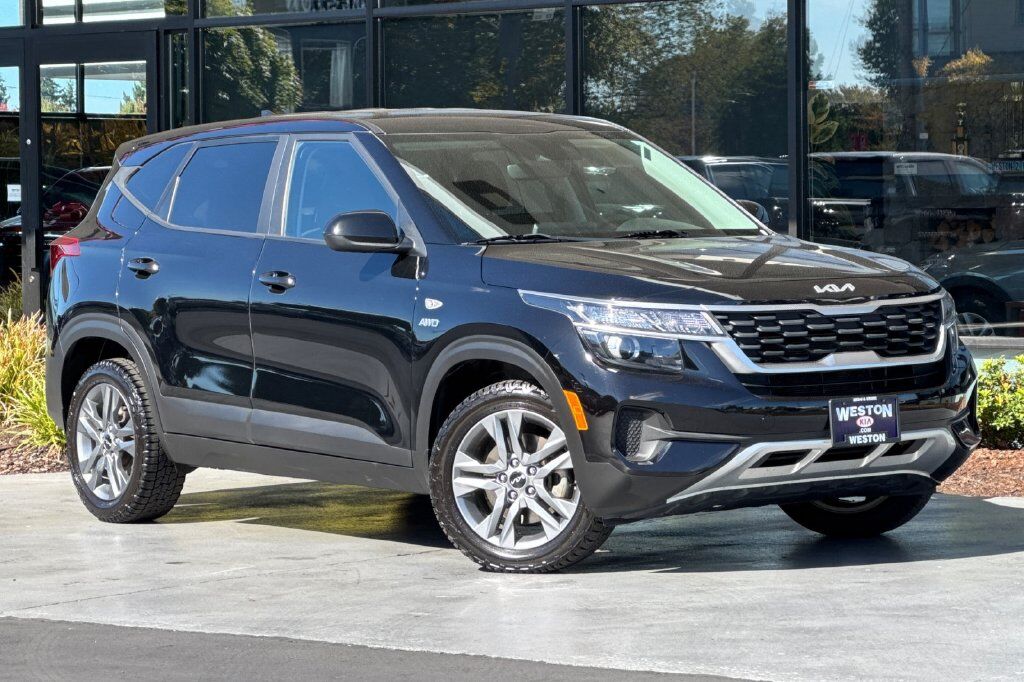 2022 Kia Seltos LX — photo 1 of 13