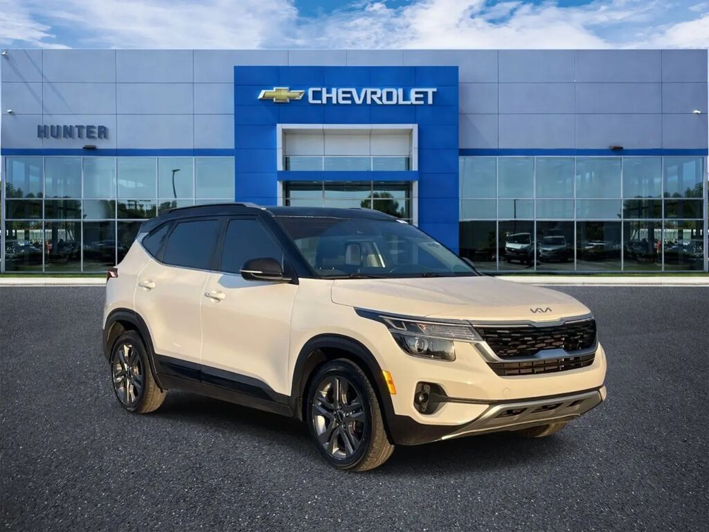 2023 Kia Seltos S — photo 1 of 13