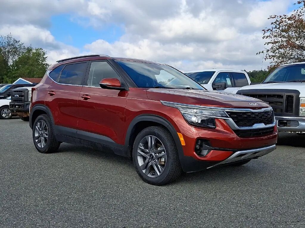 2023 Kia Seltos S — photo 1 of 13
