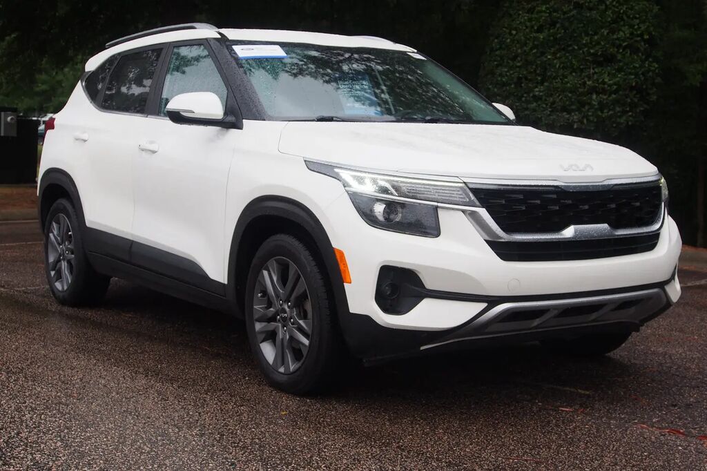 2023 Kia Seltos S — photo 1 of 13
