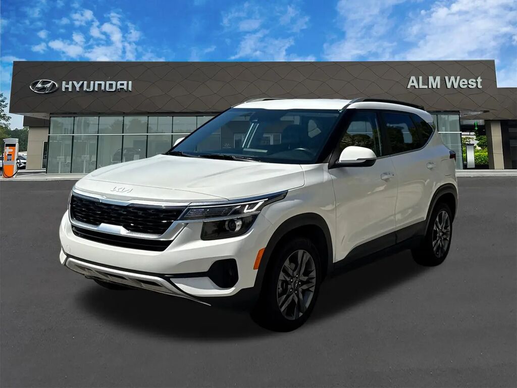 2023 Kia Seltos S — photo 1 of 13