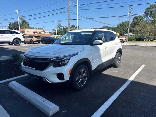 2024 Kia Seltos S — photo 1 of 15