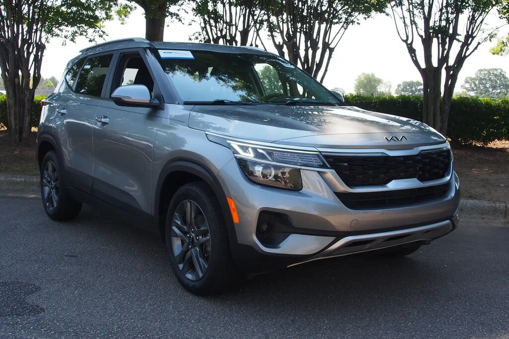2023 Kia Seltos S — photo 1 of 13