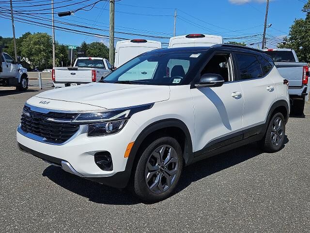 2024 Kia Seltos S — photo 1 of 13