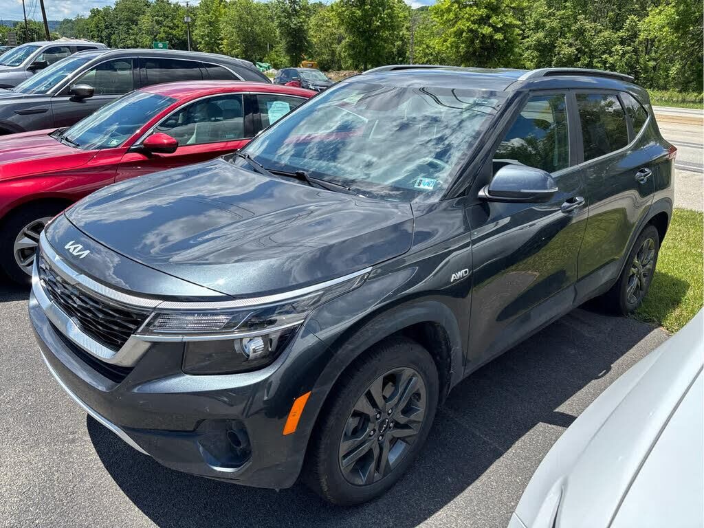 2023 Kia Seltos S — photo 1 of 2