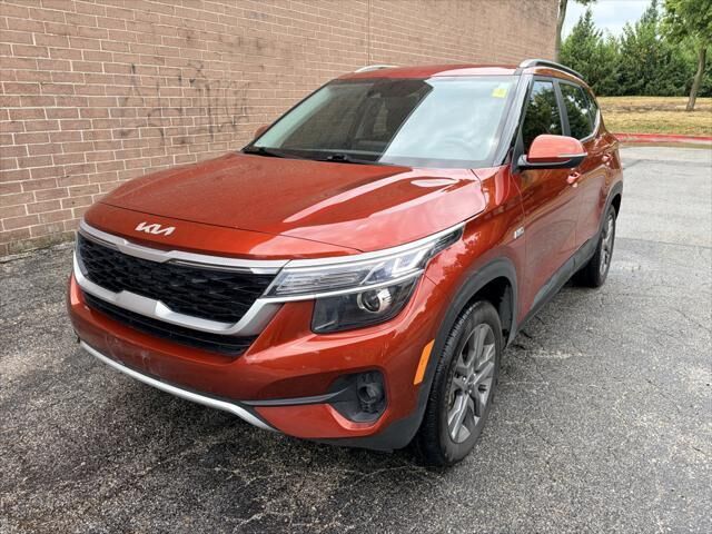 2023 Kia Seltos S — photo 1 of 13