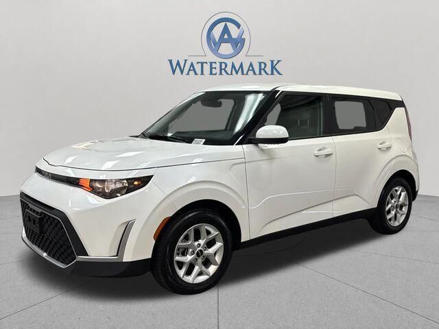 2025 Kia Soul LX — photo 1 of 12