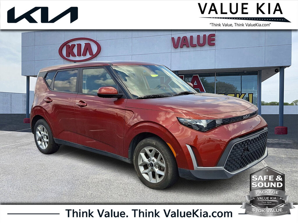 2023 Kia Soul LX — photo 1 of 13