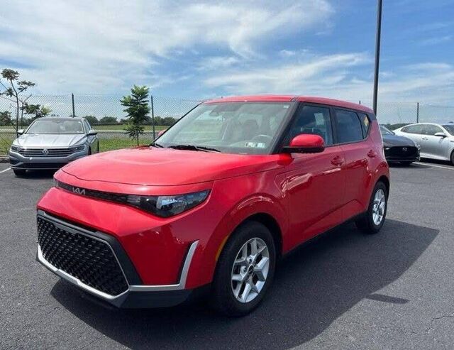 2023 Kia Soul LX — photo 1 of 2