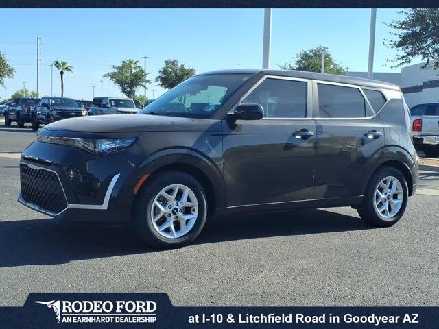 2023 Kia Soul LX — photo 1 of 14
