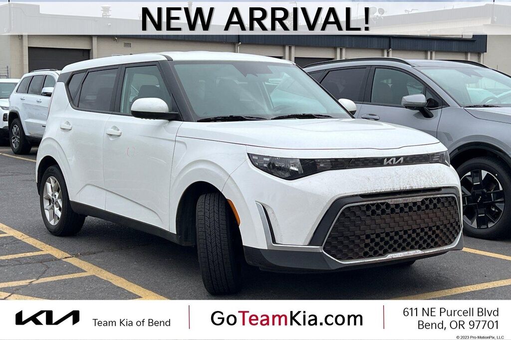 2024 Kia Soul LX — photo 1 of 12