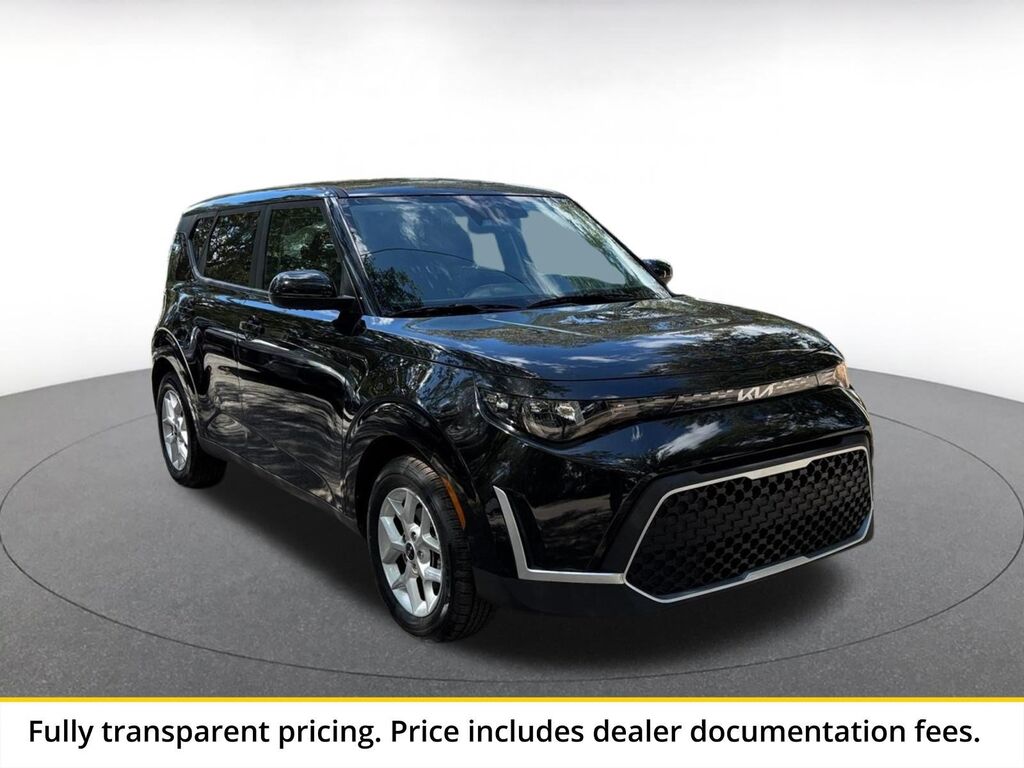 2025 Kia Soul LX — photo 1 of 2