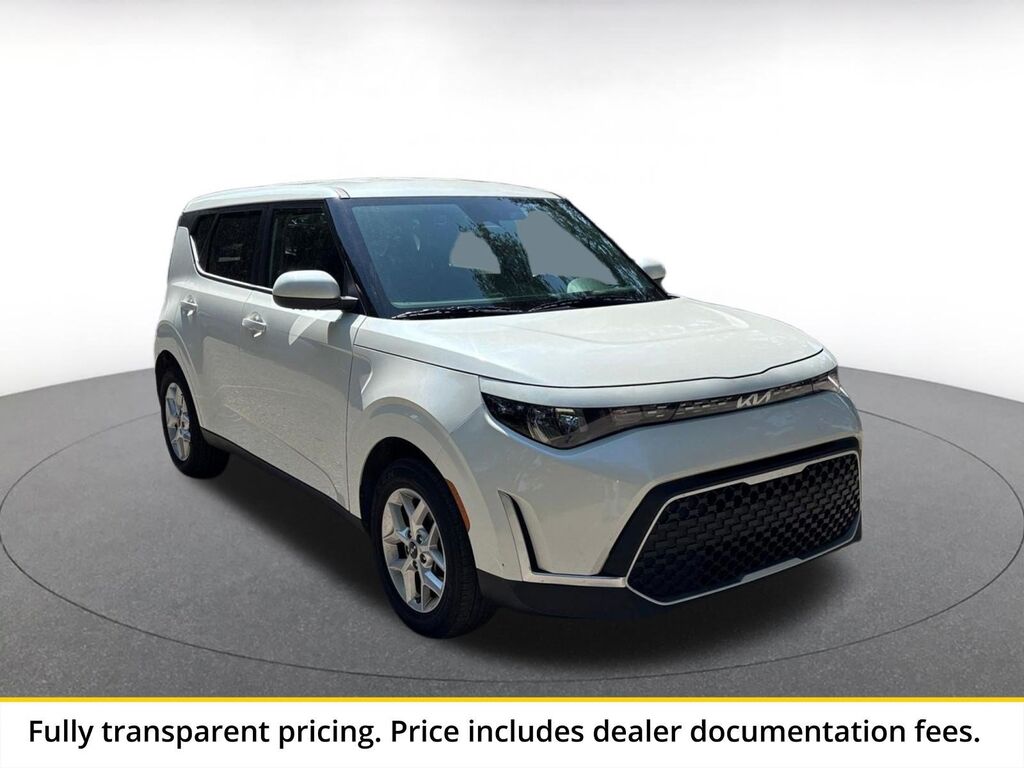 2025 Kia Soul LX — photo 1 of 2