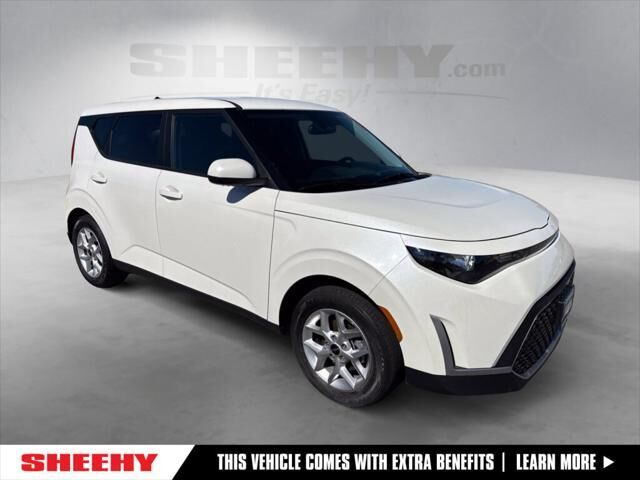 2025 Kia Soul LX — photo 1 of 13