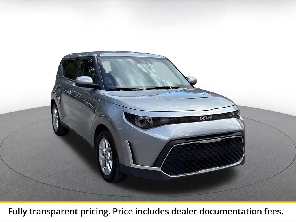 2025 Kia Soul LX — photo 1 of 2