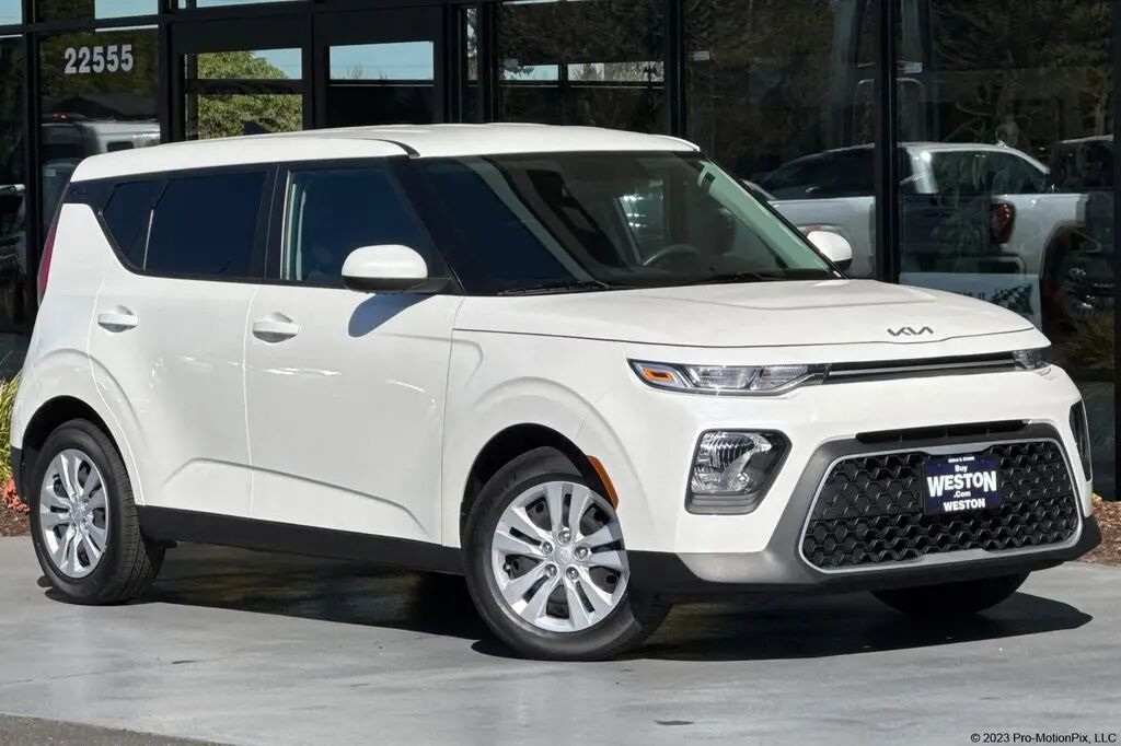 2022 Kia Soul LX — photo 1 of 19