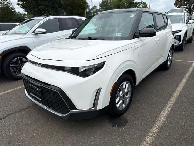 2024 Kia Soul S — photo 1 of 13