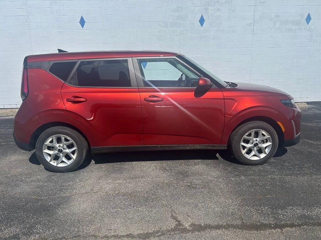 2025 Kia Soul LX — photo 1 of 1