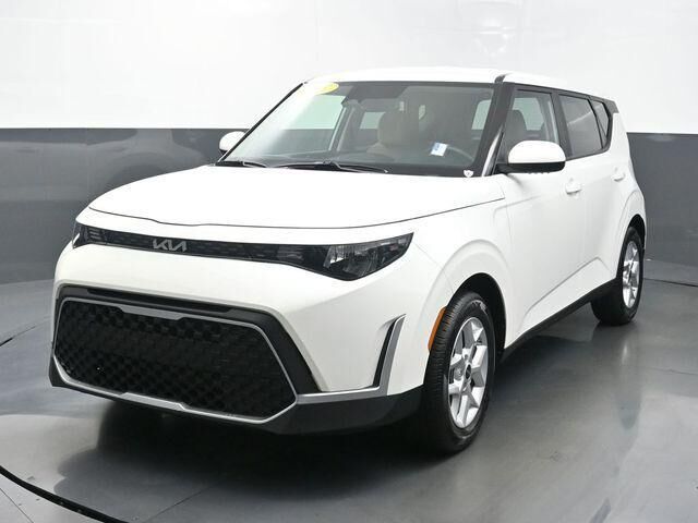 2025 Kia Soul LX — photo 1 of 13