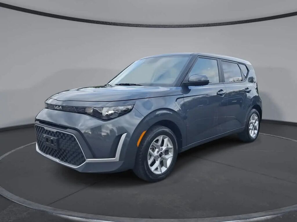 2024 Kia Soul LX — photo 1 of 13