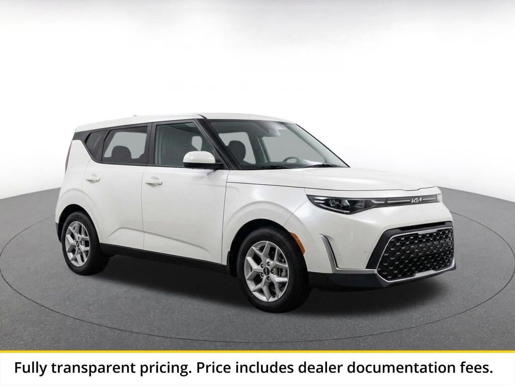 2025 Kia Soul LX — photo 1 of 2