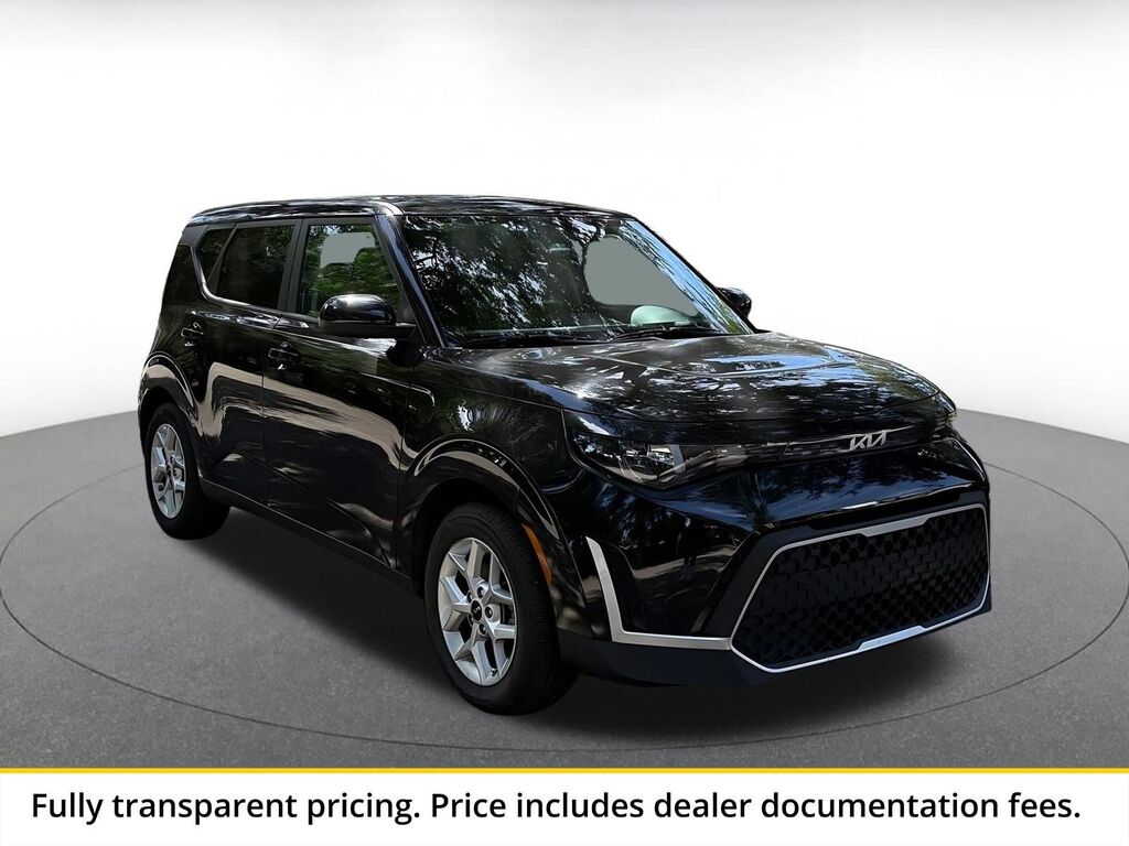 2025 Kia Soul LX — photo 1 of 2