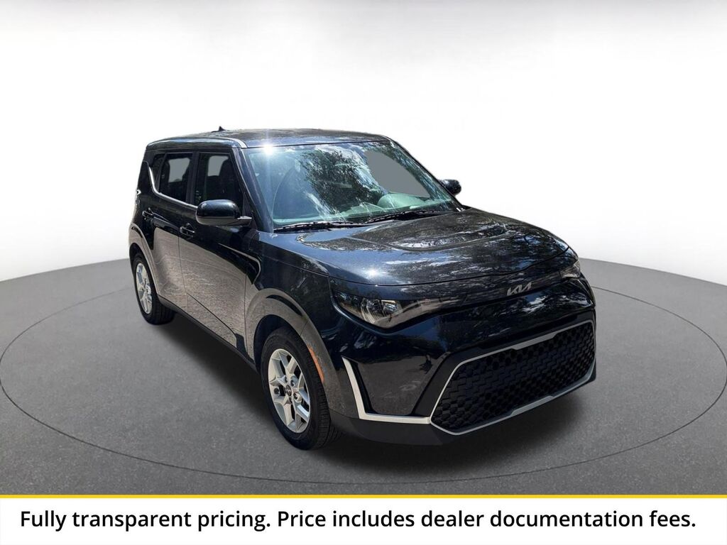 2025 Kia Soul LX — photo 1 of 2