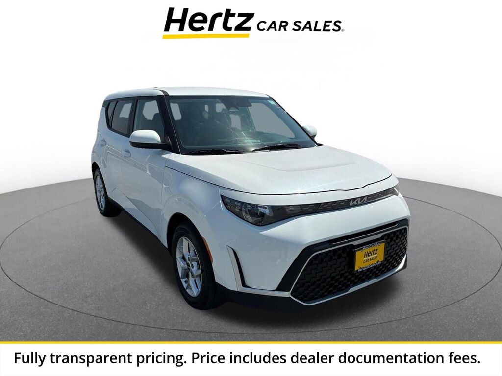 2025 Kia Soul LX — photo 1 of 3