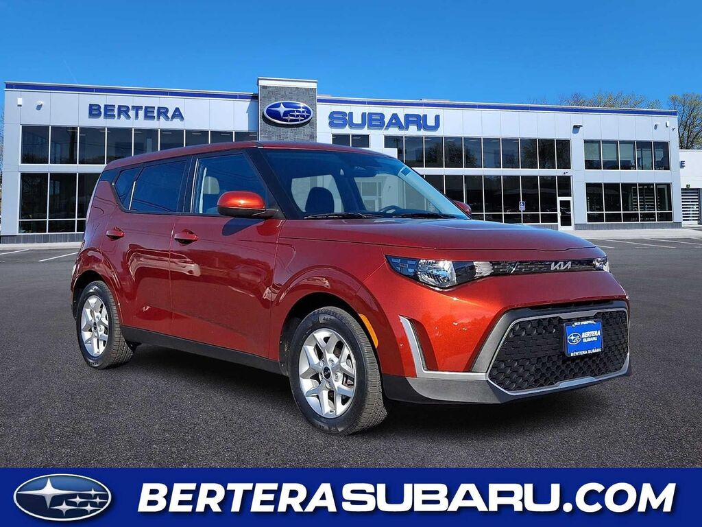 2023 Kia Soul LX — photo 1 of 13