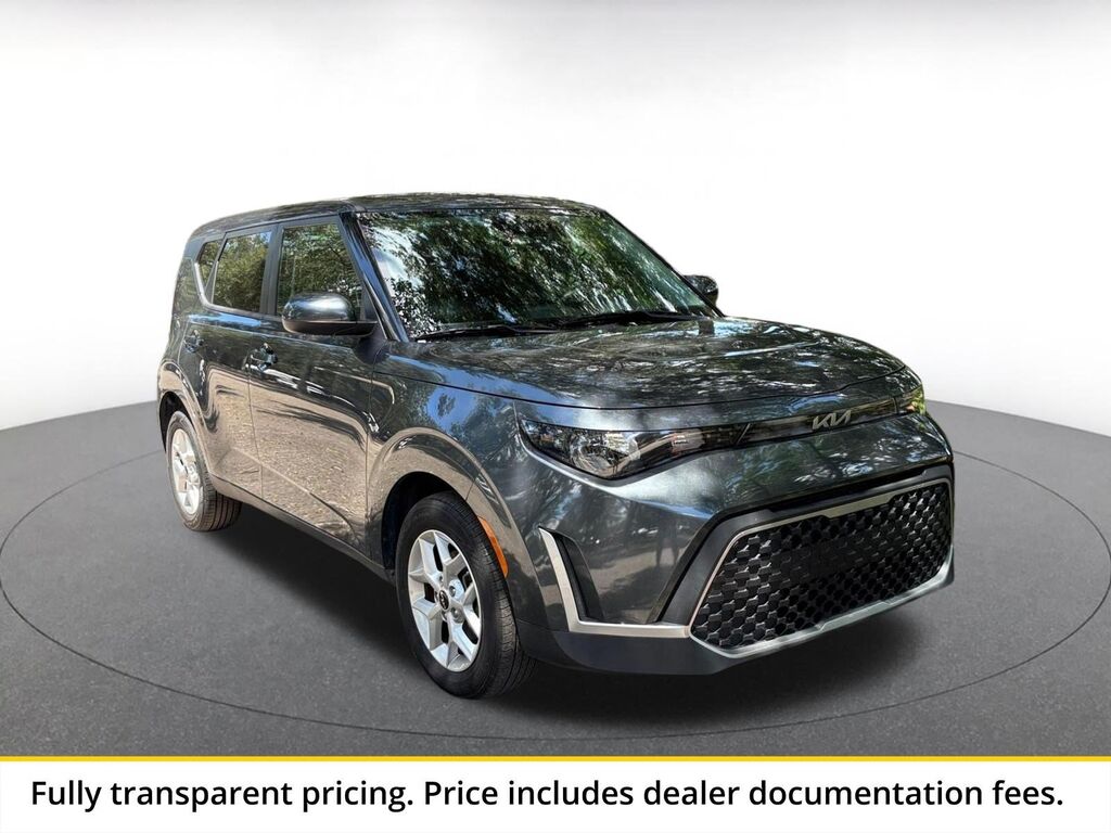 2025 Kia Soul LX — photo 1 of 2
