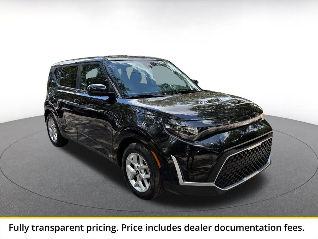 2025 Kia Soul LX — photo 1 of 2