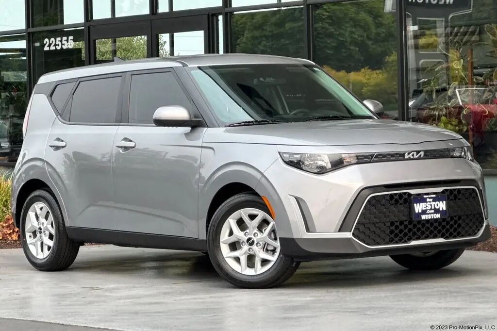 2023 Kia Soul LX — photo 1 of 13