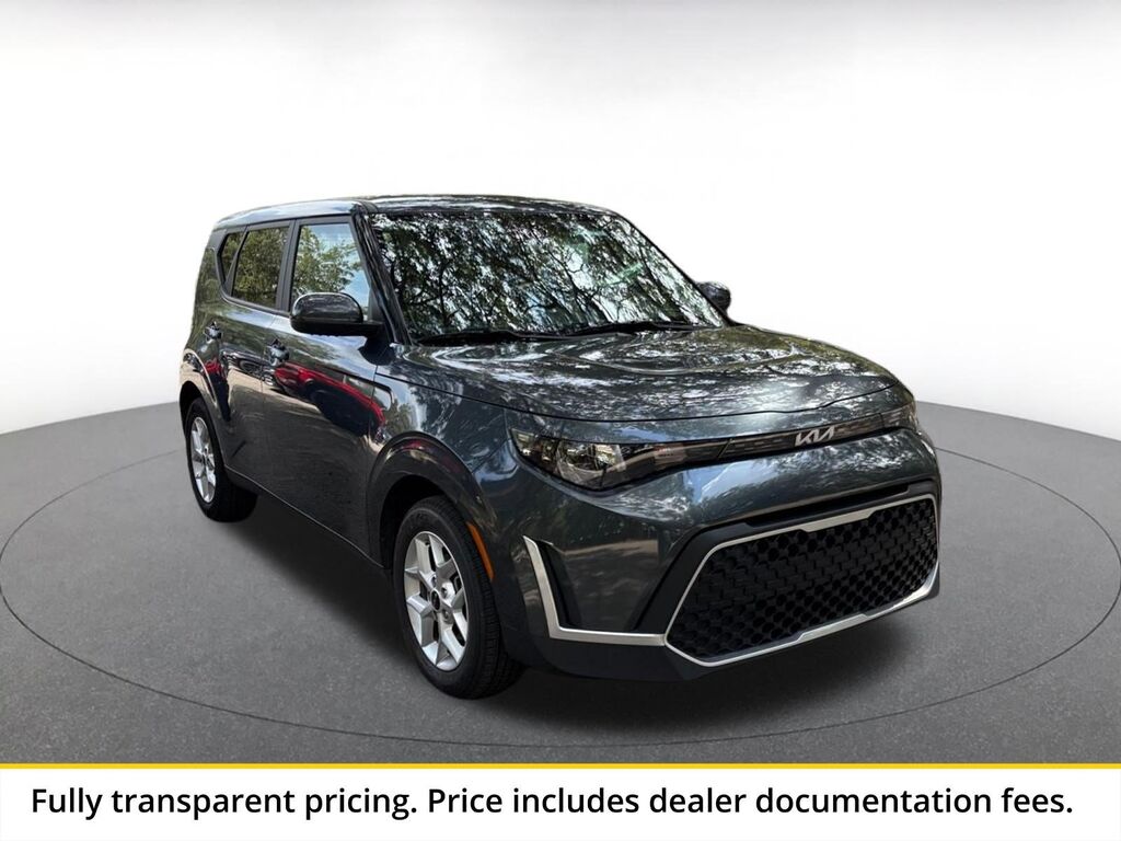2025 Kia Soul LX — photo 1 of 3