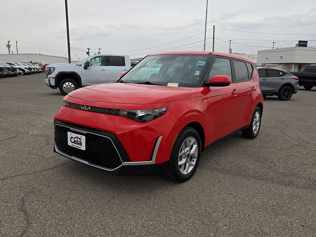 2025 Kia Soul LX — photo 1 of 13