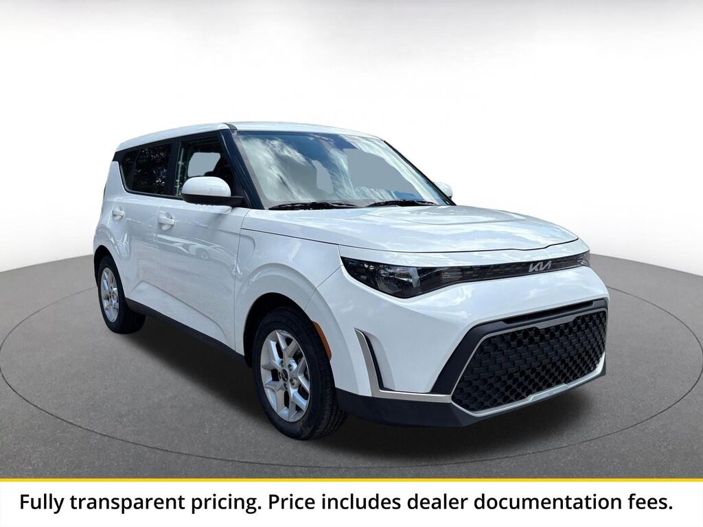 2025 Kia Soul LX — photo 1 of 2