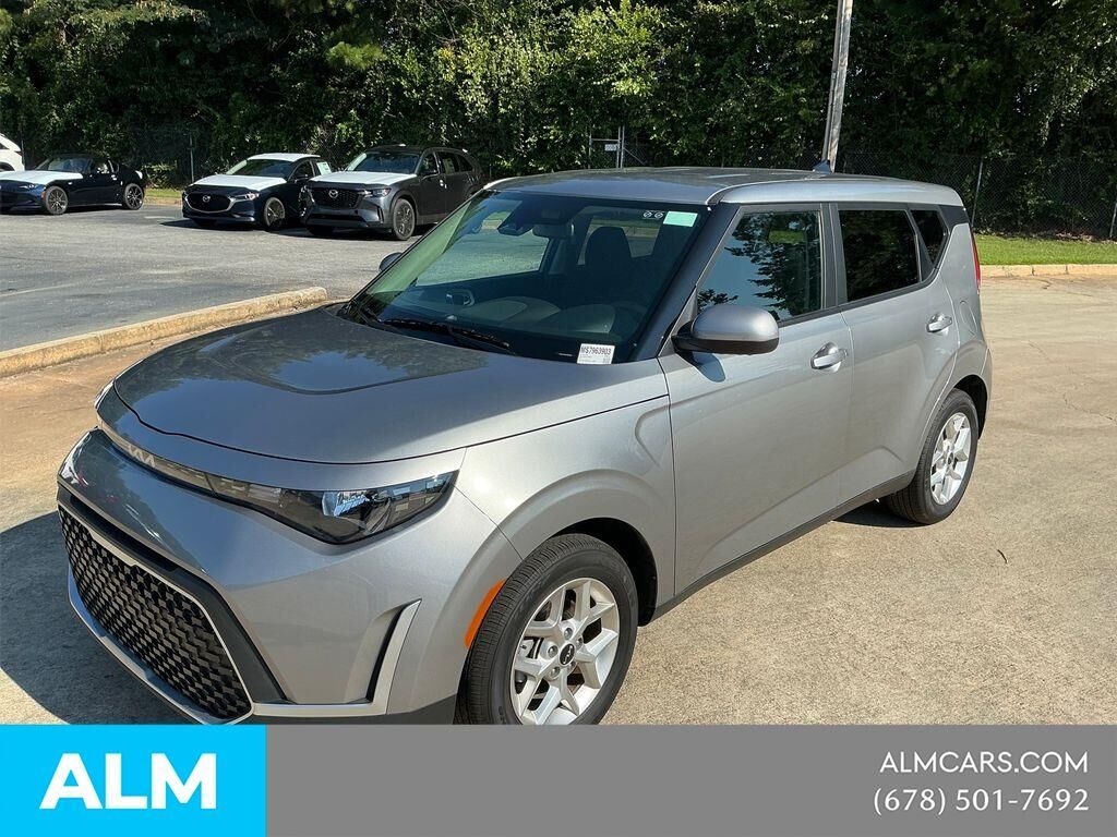 2025 Kia Soul LX — photo 1 of 12