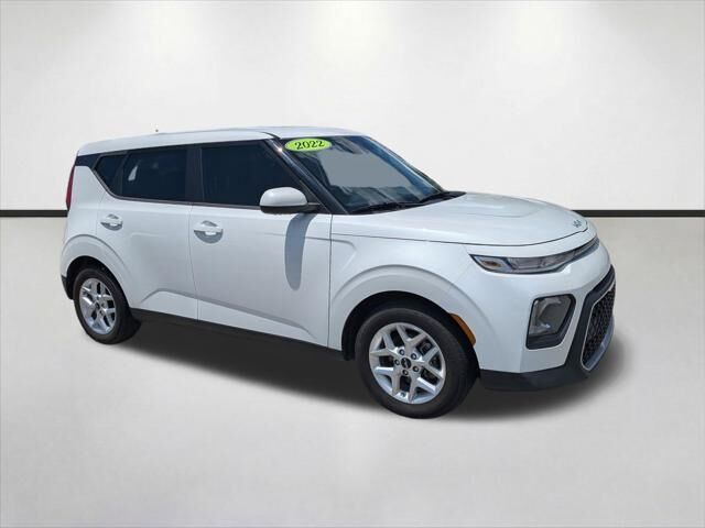 2022 Kia Soul LX — photo 1 of 13
