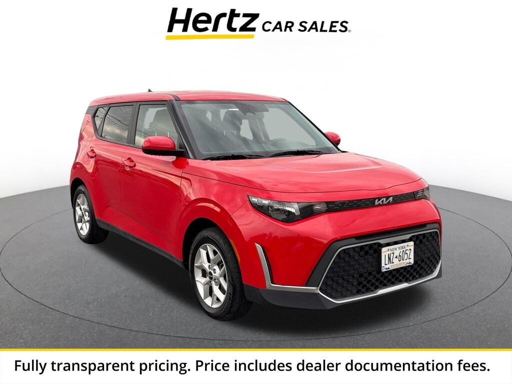 2025 Kia Soul LX — photo 1 of 3
