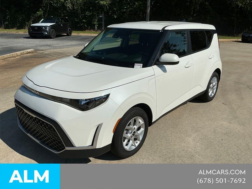 2025 Kia Soul LX — photo 1 of 12