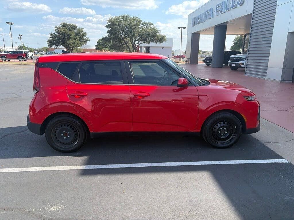 2022 Kia Soul LX — photo 1 of 14