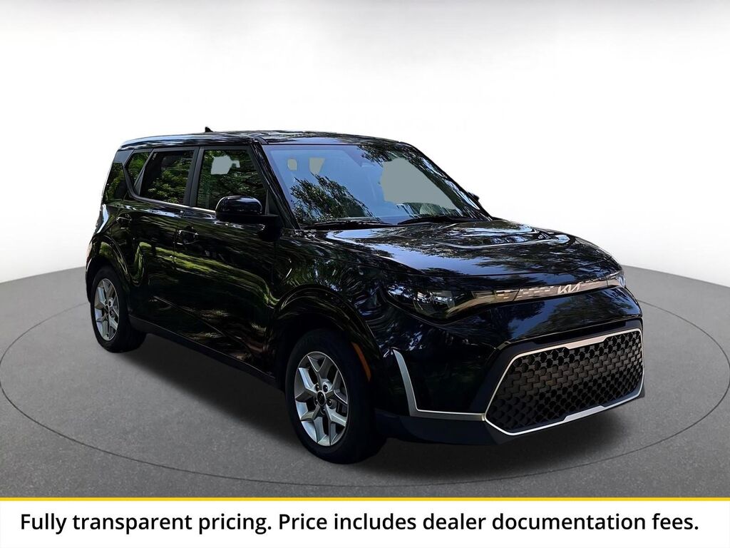 2025 Kia Soul LX — photo 1 of 2