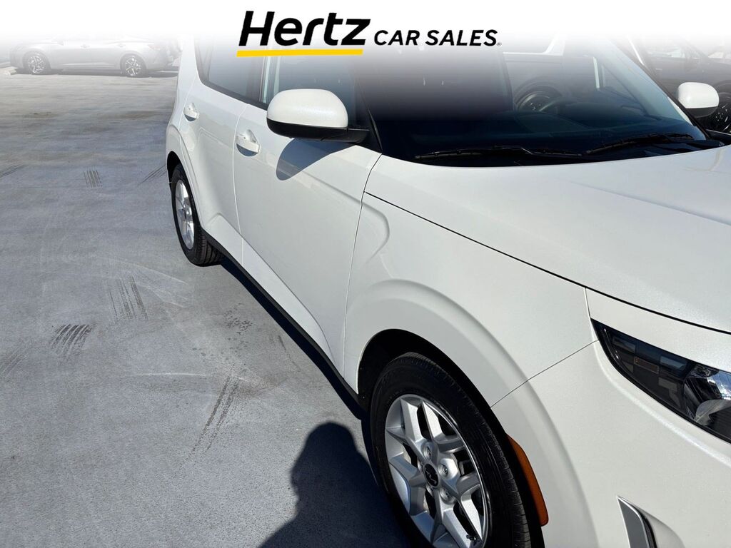 2025 Kia Soul LX — photo 1 of 13