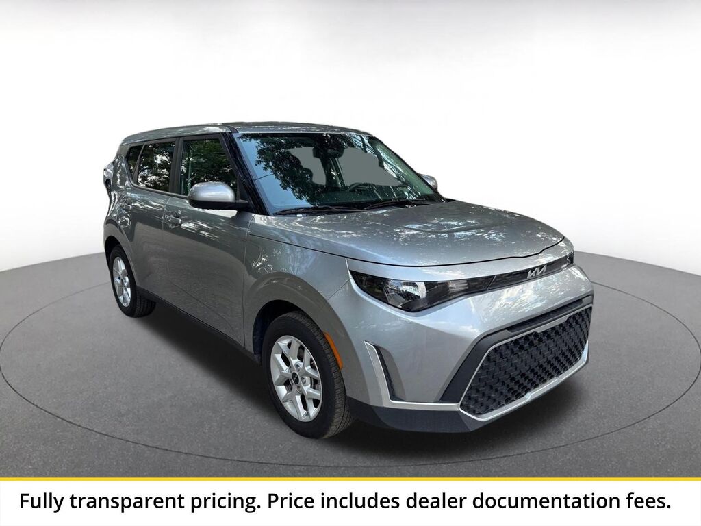 2025 Kia Soul LX — photo 1 of 2