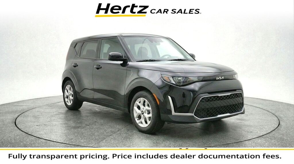 2025 Kia Soul LX — photo 1 of 3